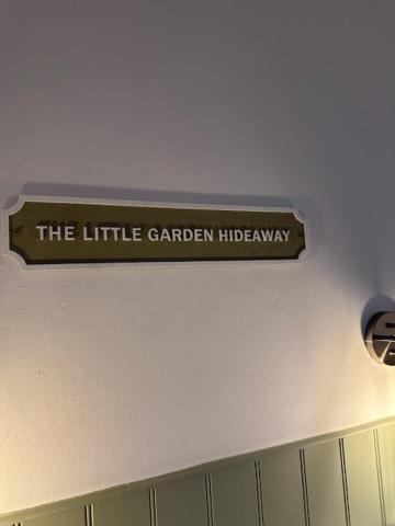 ホーリーヘッド The Little Garden Hideaway With Stunning Sea Views And Garden Bed & Breakfast エクステリア 写真